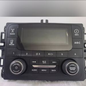 Dodge Ram 1500 OEM Radio 2017-2020 AM/FM MP3 P68226683AA Tested w/ Bezel